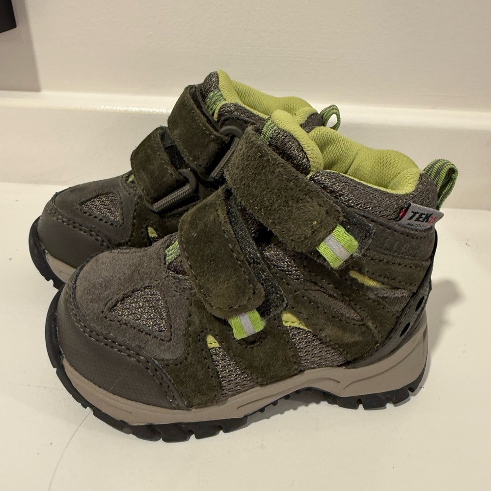 L.L. Bean Trail Model Hiking Boots Kids  size 6